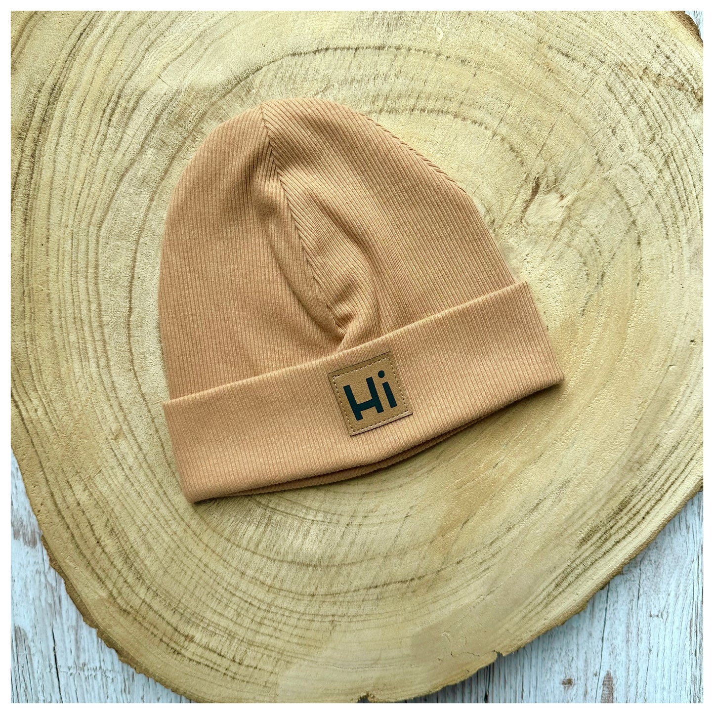 Beanie Camel "HI" - Dubi.li