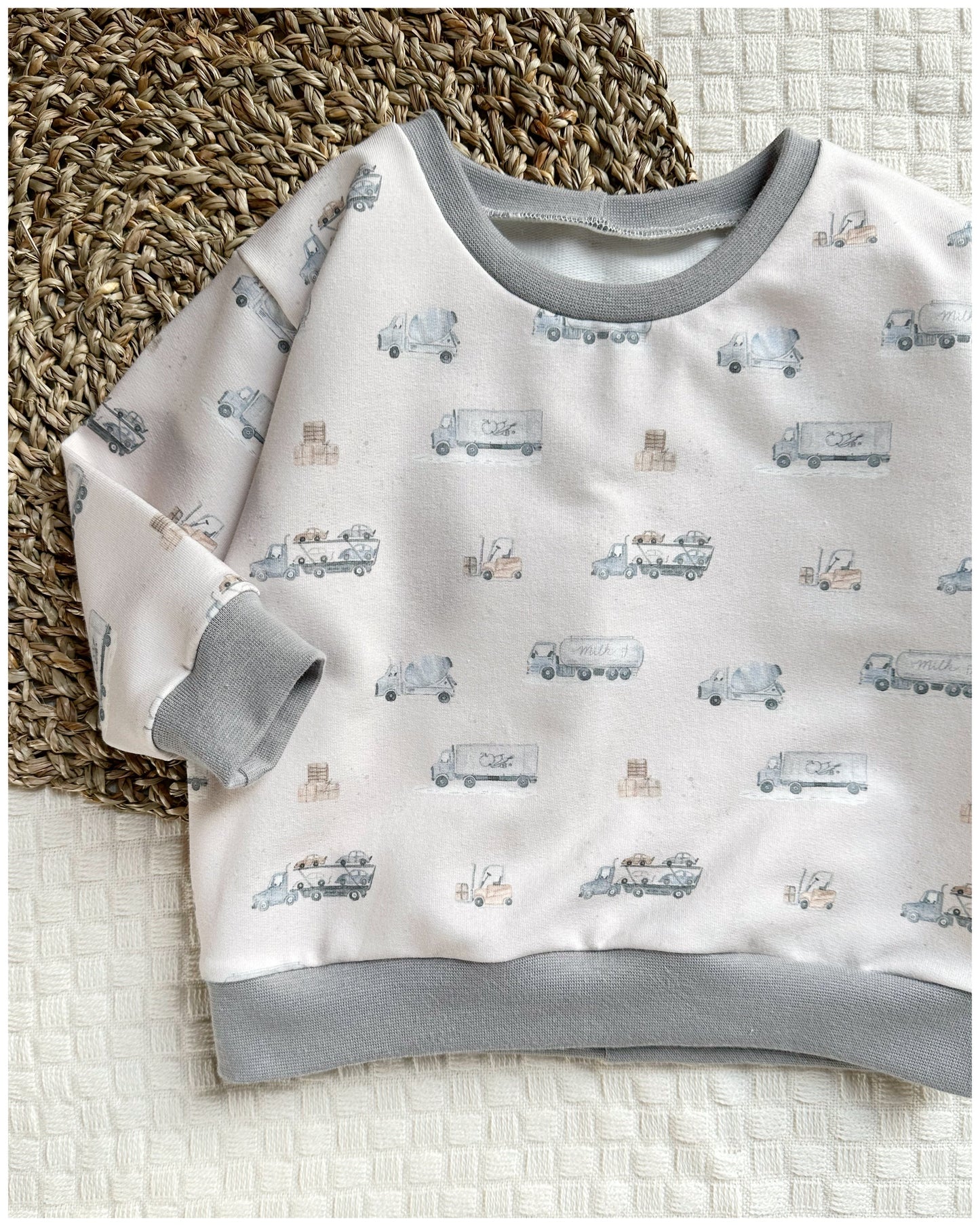 Sweater "Kleine LKWs" - Sofortkäufe - Dubi.li