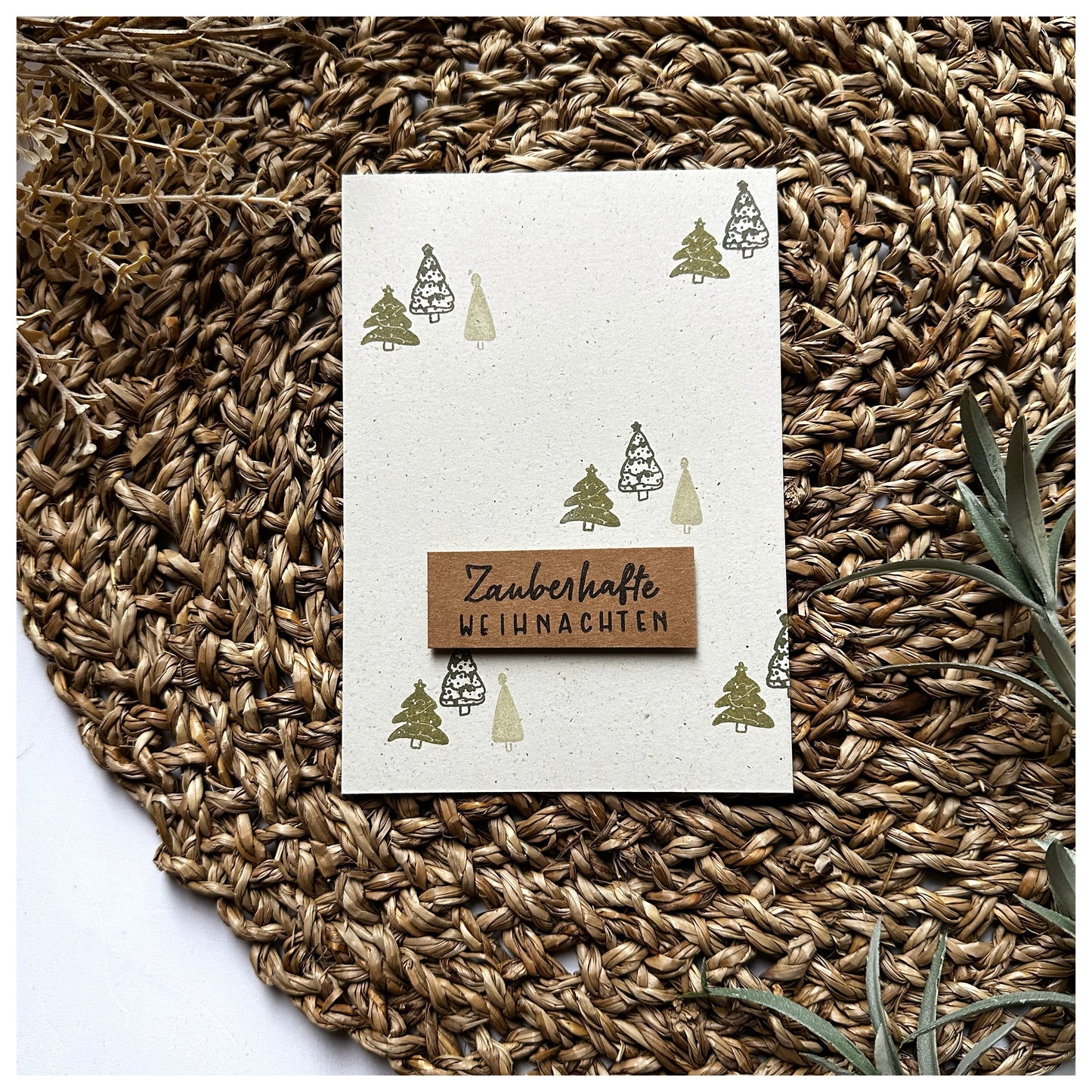 Handgemachte Weihnachtskarte aus recyceltem Graspapier
