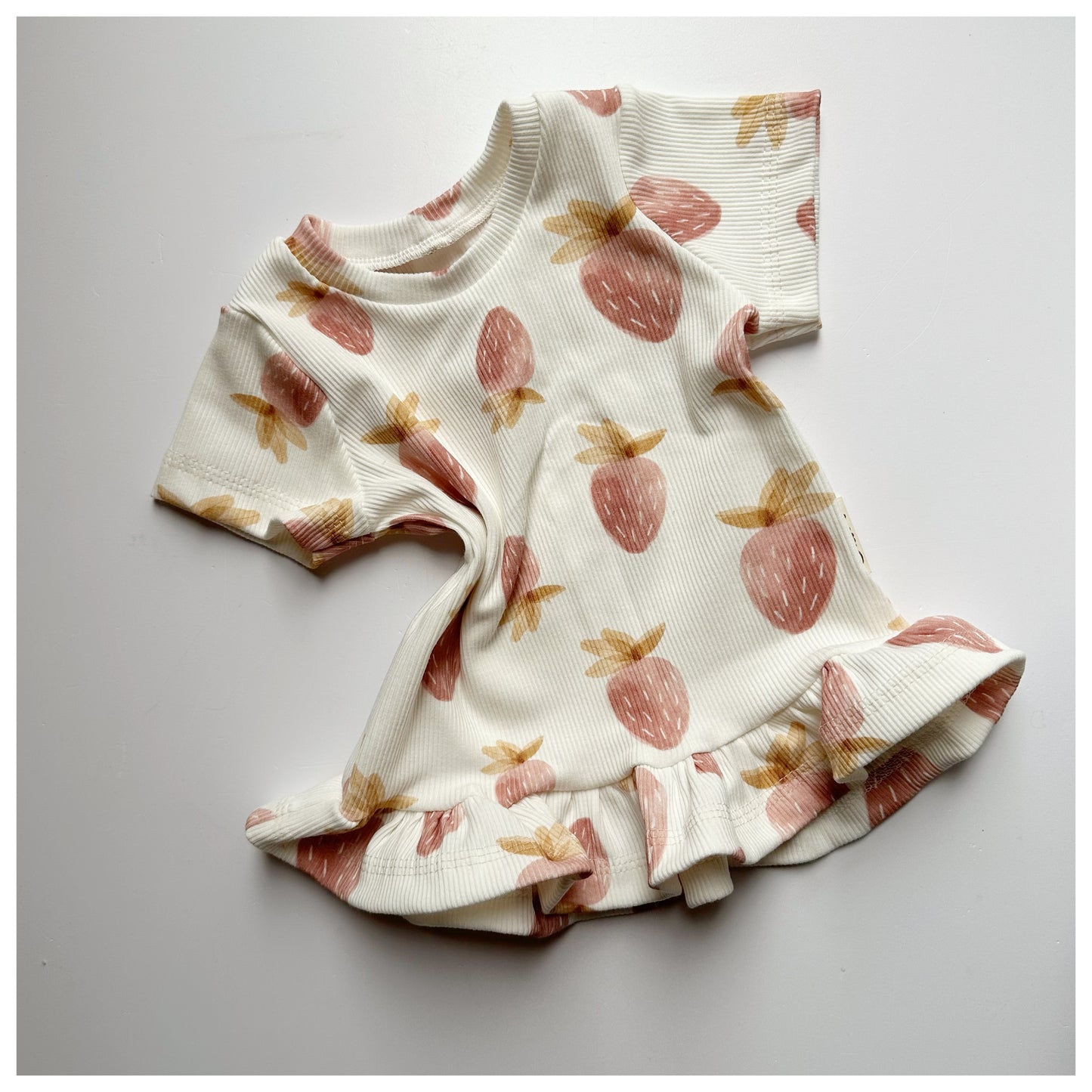 Ribshirt mit Volant "Erdbeertraum"