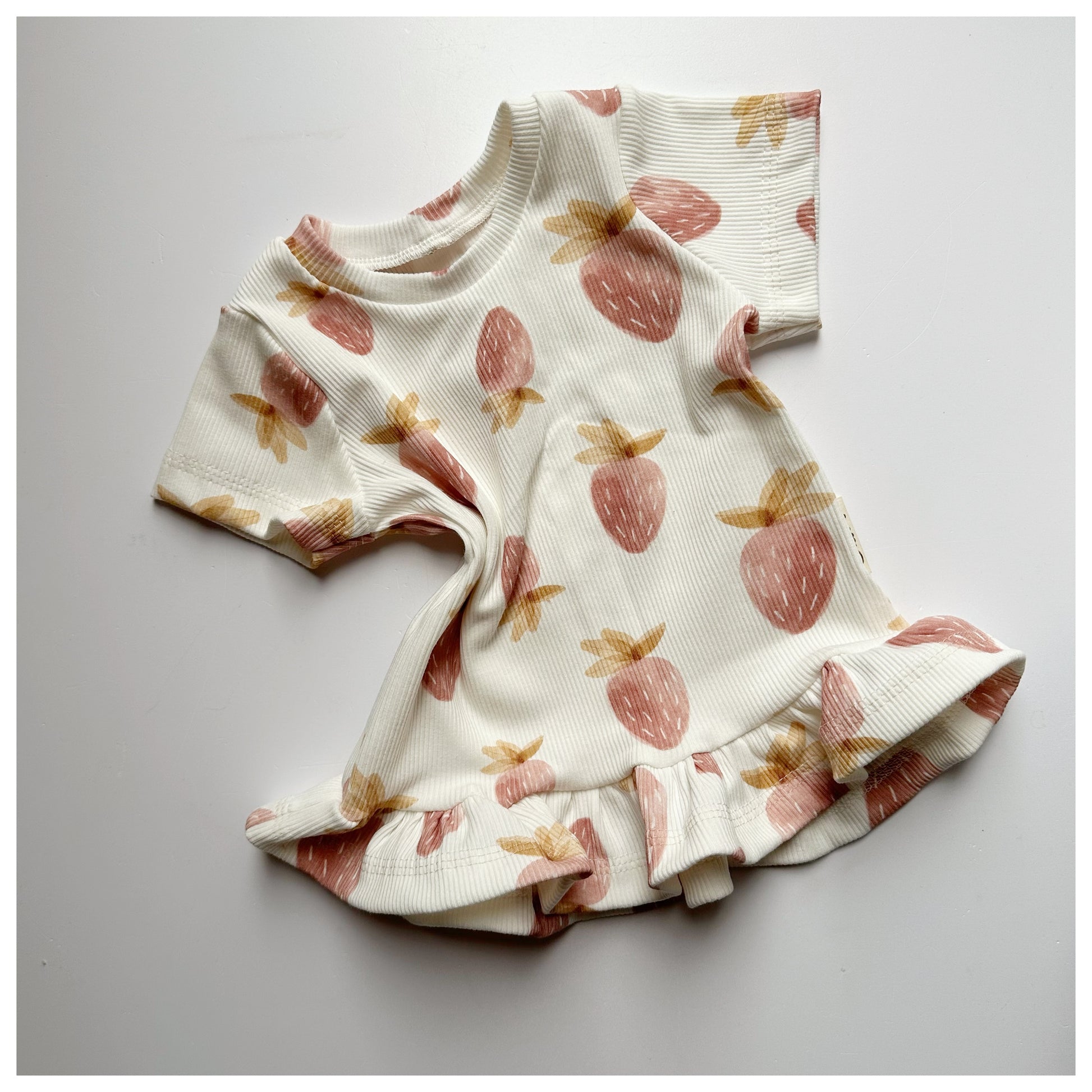 Ribshirt mit Volant "Erdbeertraum" - Dubi.li