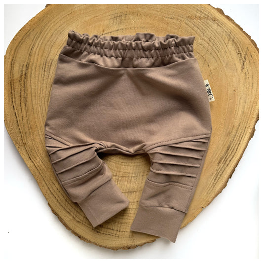 Baby Kleinkind Hose mit Biesen, Bikerhose, in brown 