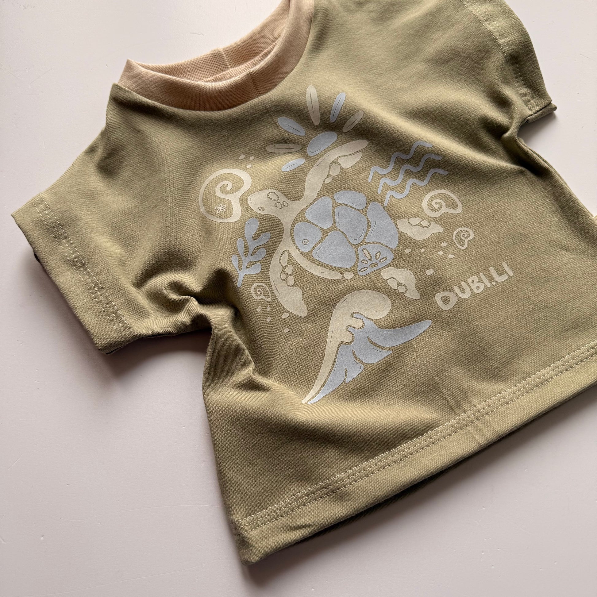 Sommershirt "At the Beach" Olivegrün - Dubi.li 