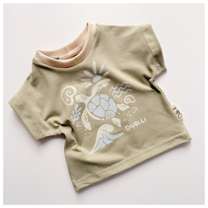 Sommershirt "At the Beach" Olivegrün - Dubi.li 