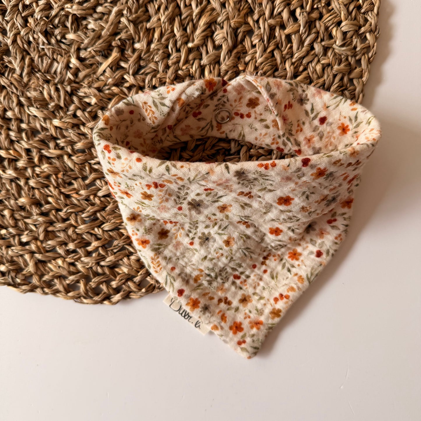 Baby Halstuch - kleine Blumen